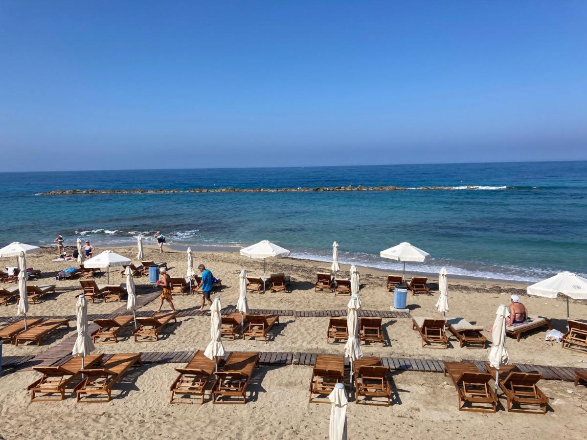 Sun Julz Apartments On The Beach Paphos Eksteriør bilde