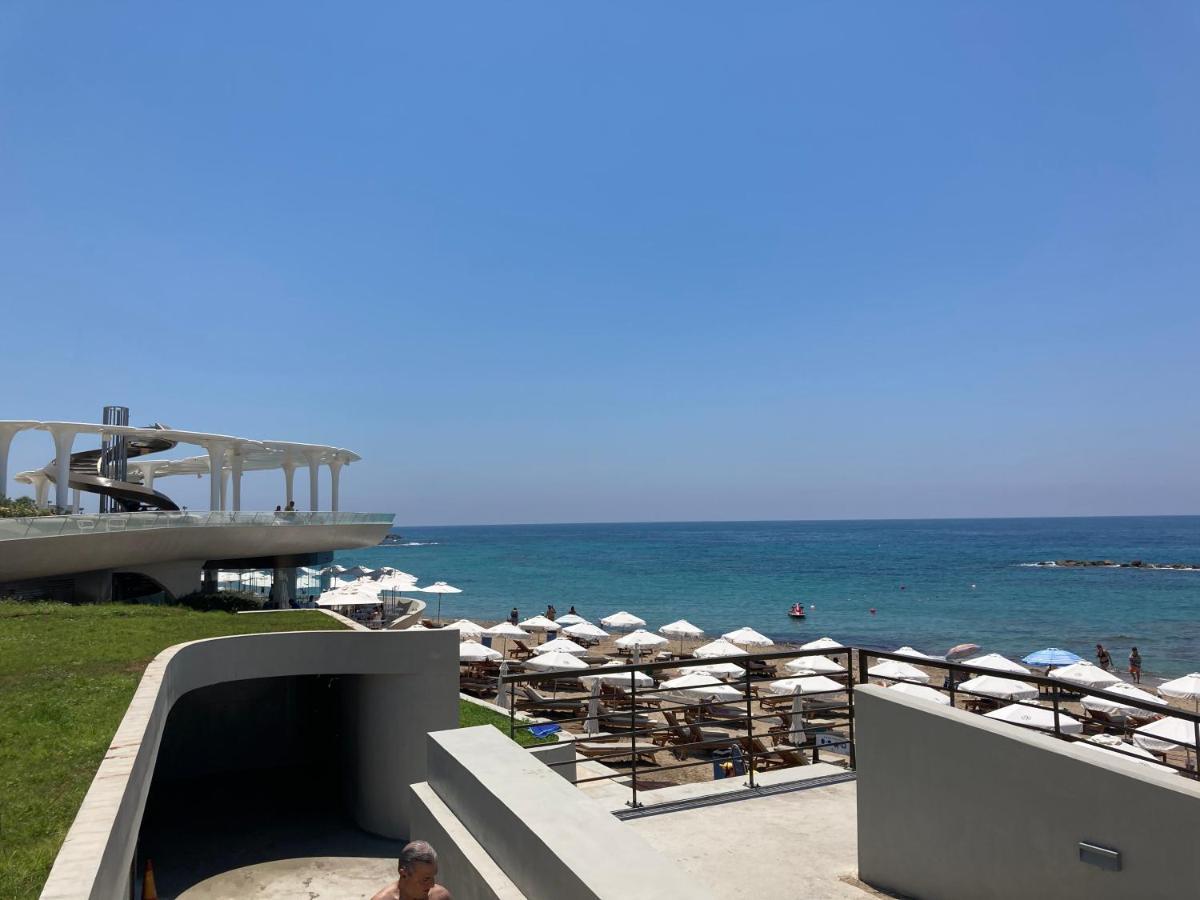 Sun Julz Apartments On The Beach Paphos Eksteriør bilde