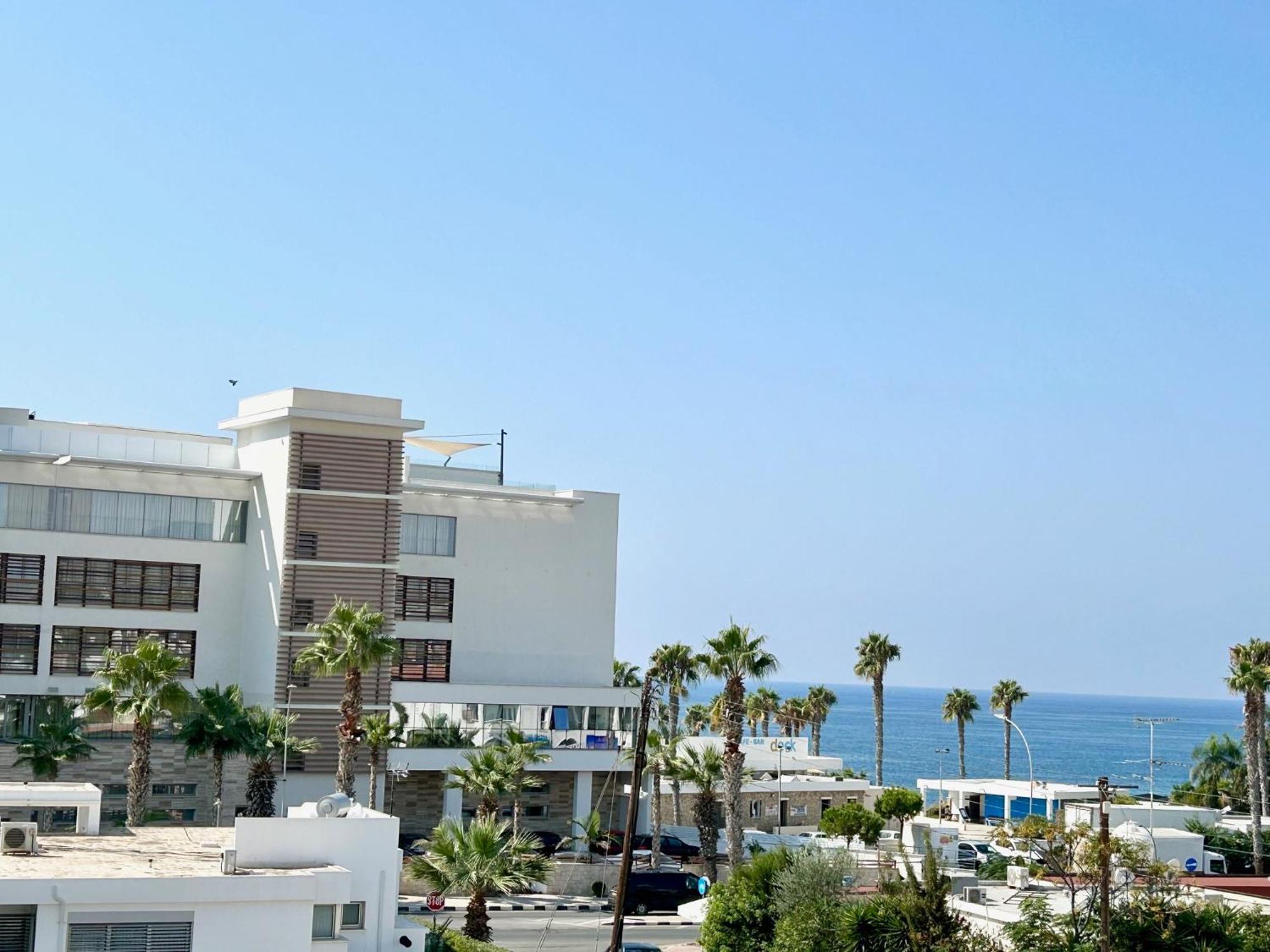 Sun Julz Apartments On The Beach Paphos Eksteriør bilde