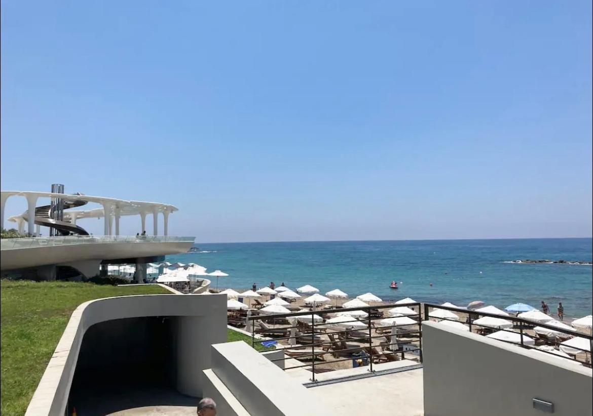 Sun Julz Apartments On The Beach Paphos Eksteriør bilde
