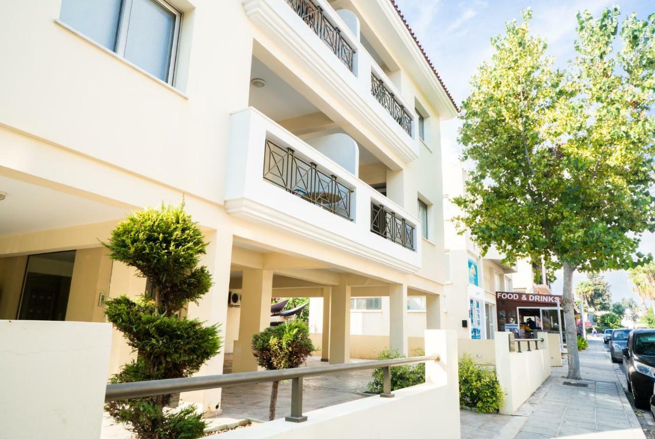 Sun Julz Apartments On The Beach Paphos Eksteriør bilde